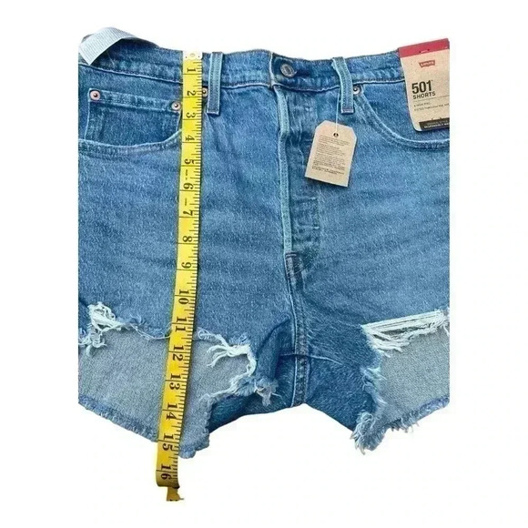 Women’s Levi’s 501 Original Jean Shorts Size 32 US 14 Distressed Medium Denim - Picture 8 of 8